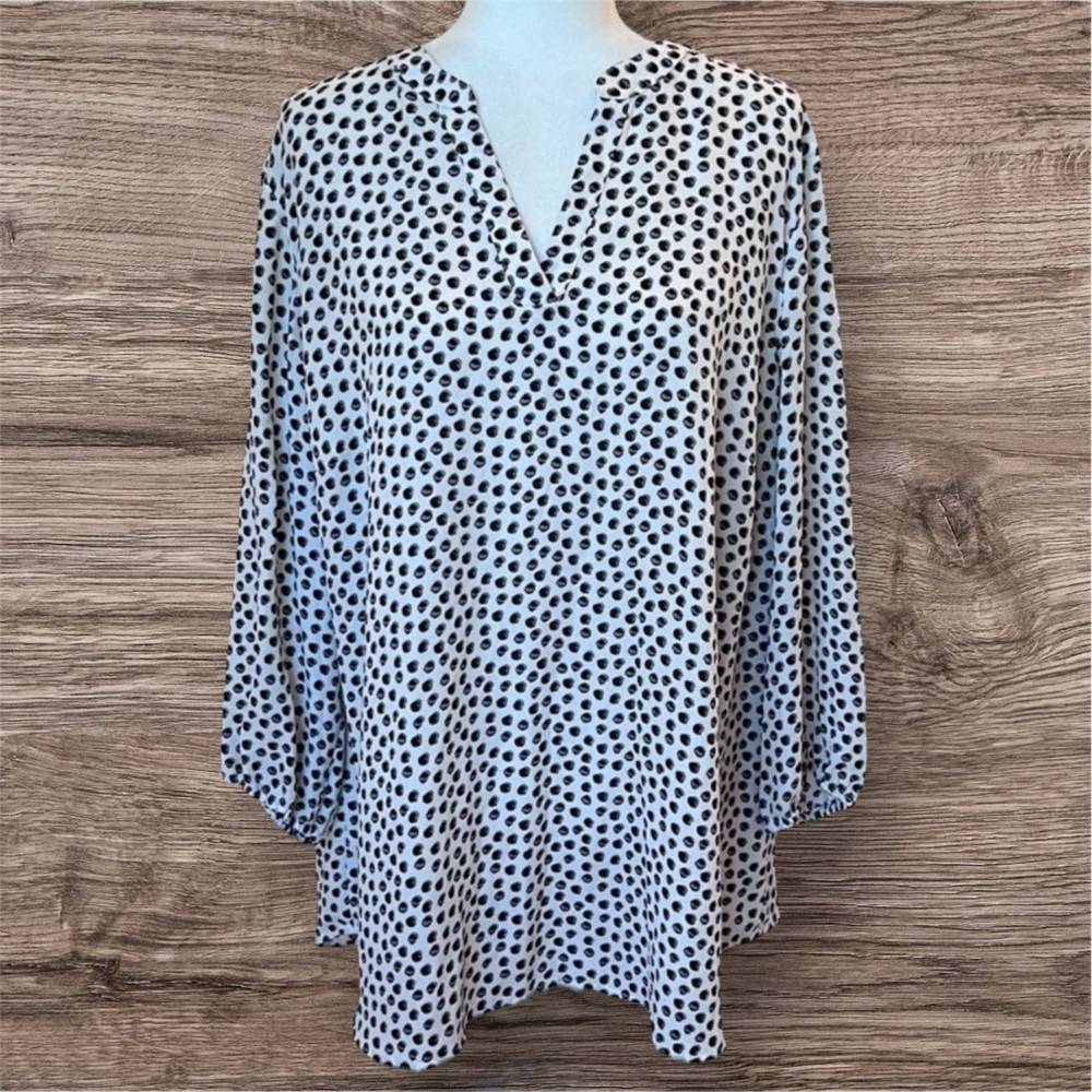 Adrianna Papell Black and White Blouse with Notched Collar Size 2X